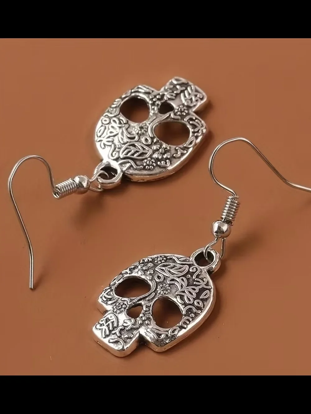 NWT* Silver Skull Hanging, Dangle Earrings, Antique Look* NEW